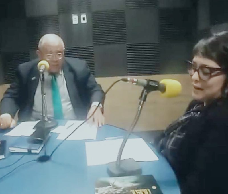 Dra. Francieli Zambonini em entrevista de rádio